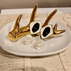 Black and White Pearl Earrings